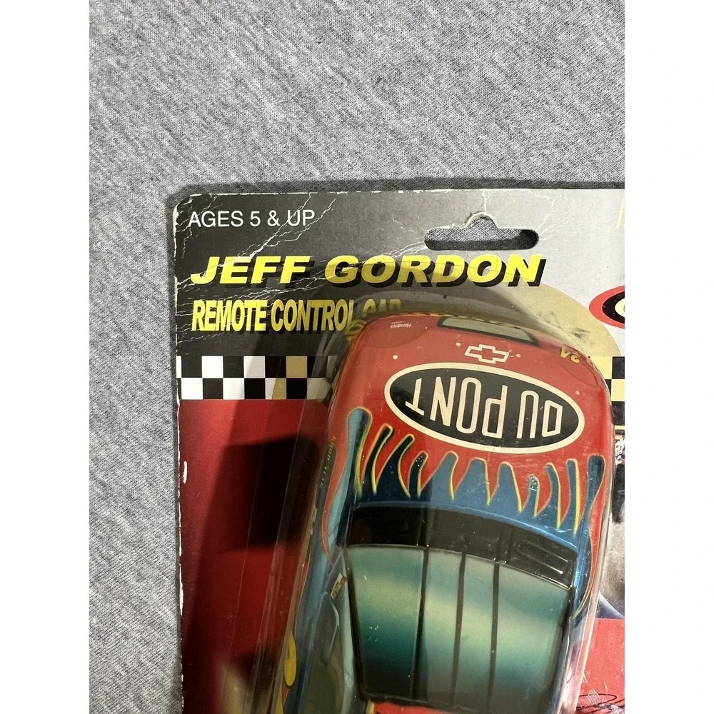 Vintage 2003 Jeff‎ Gordon NASCAR #24 DuPont Wired Remote Control Car Collectible